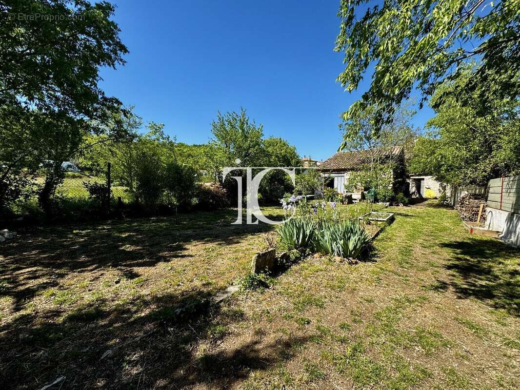 Maison à BERRIAS-ET-CASTELJAU