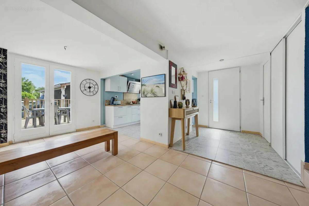 Maison de 6 pièces de 160 m² à Izon - photo 8