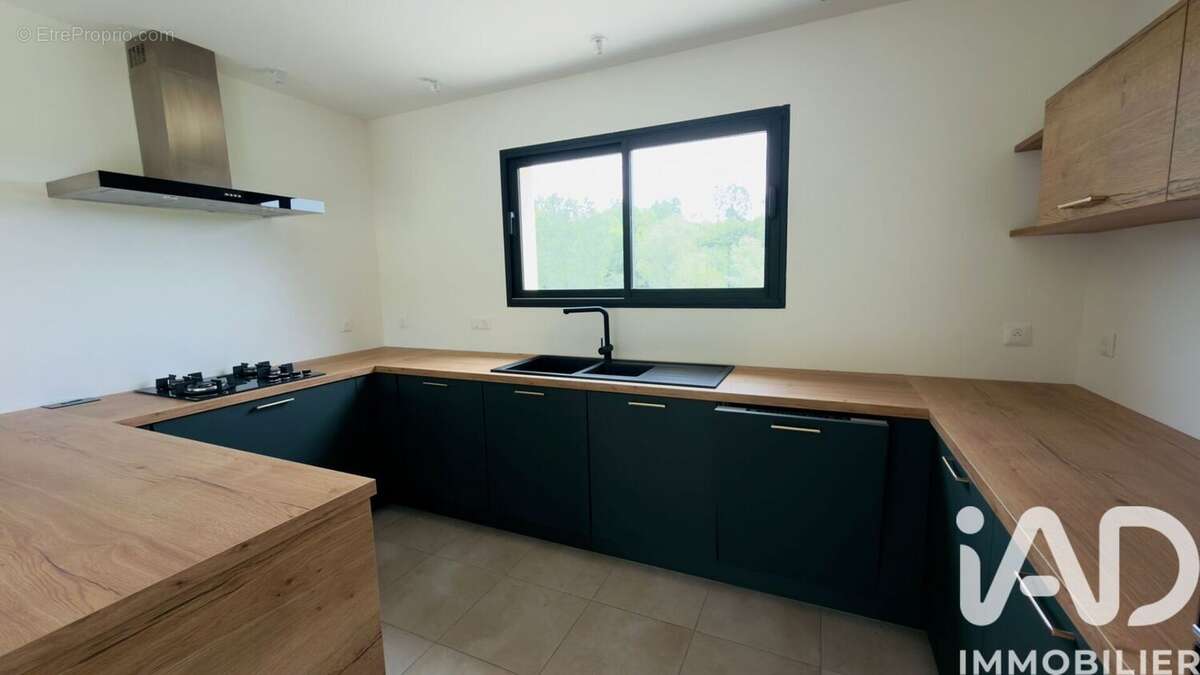 Maison 110 m² à Issac  - photo 4