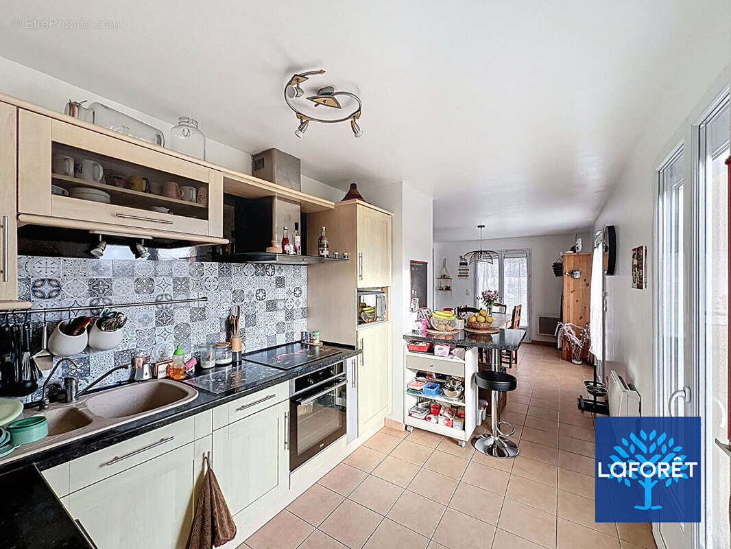 Maison à D'HUISON-LONGUEVILLE