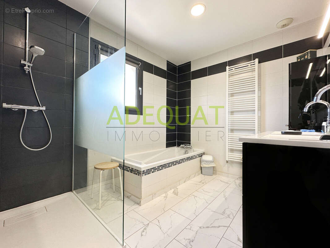 ISLE D'ABEAU EN EXCLU - VILLA T5 avec garage attenant et piscine - photo 15