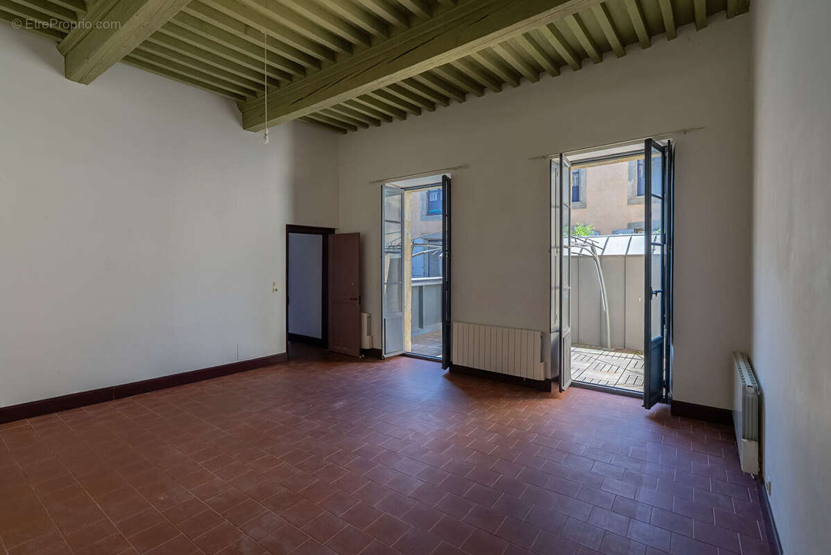 CARCASSONNE - PROCHE GAMBETTA  Superbe immeuble rénové avec cour (7 appart. 2 com.) sans copropriété - photo 11