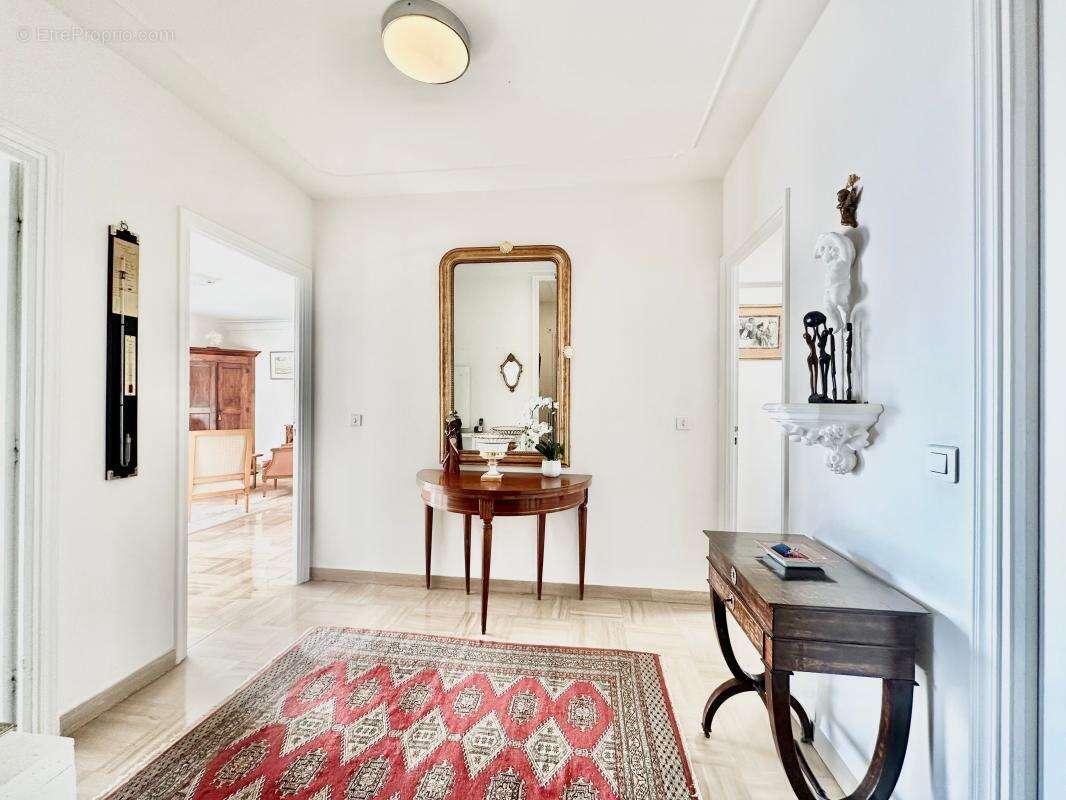 Appartement à SAINT-LAURENT-DU-VAR