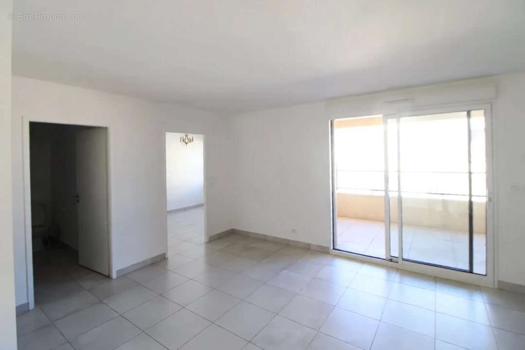 Appartement à MEZE