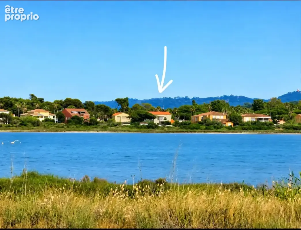 Hyères – villa emplacement rare – vue salins & mer – 2 t3 - photo 14