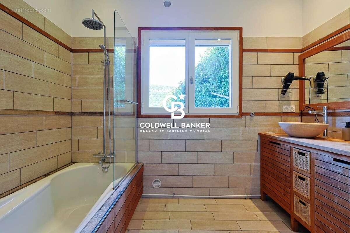 Belle maison à La Croix Valmer avec vue mer et piscine privée - photo 12