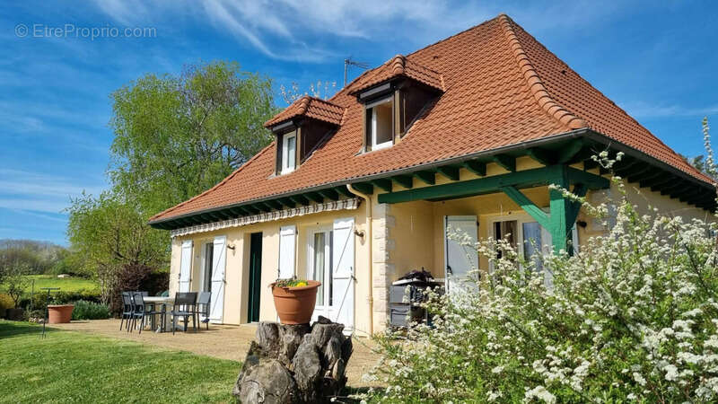 Maison PLAIN PIED avec PISCINE et grand terrain de 5000 m2 - photo 2
