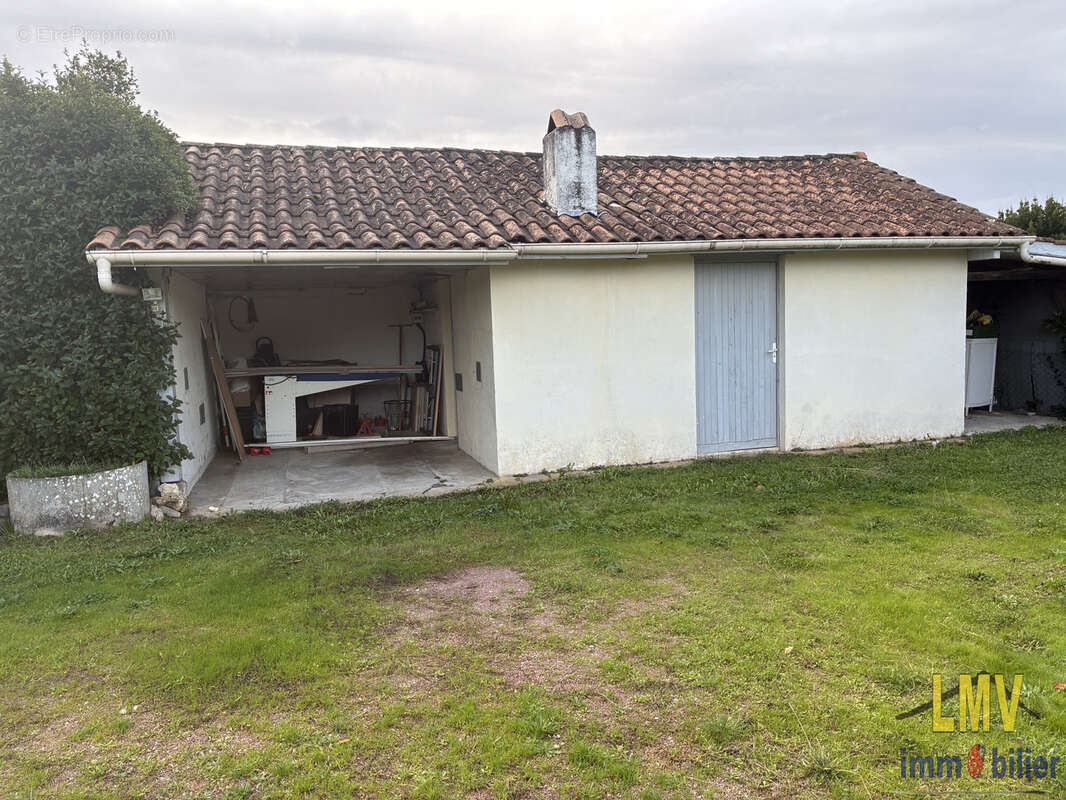 Maison à MOULIETS-ET-VILLEMARTIN