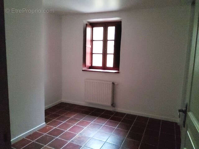 T 3  avec cour - 75 m² environ - photo 8