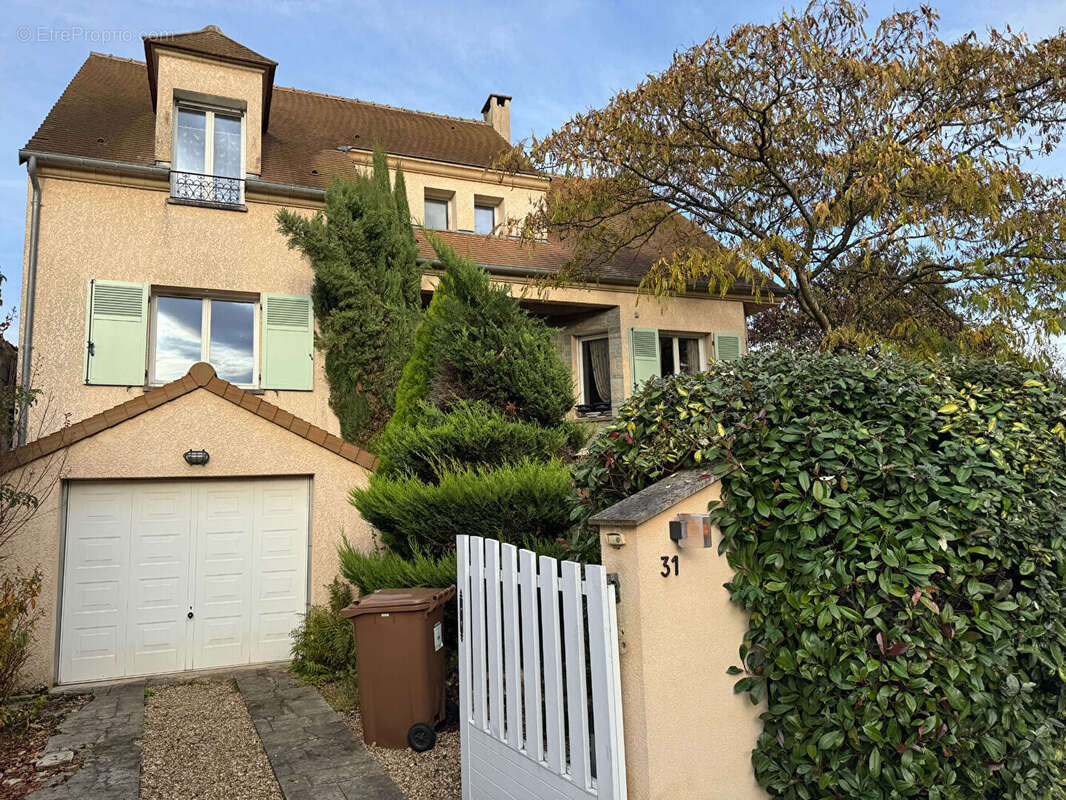 Maison à MONTFORT-L'AMAURY