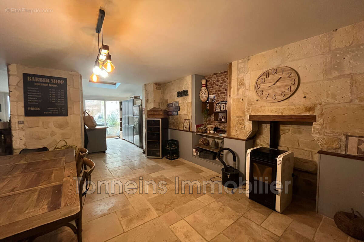 Maison à CHATEAUNEUF-SUR-CHARENTE