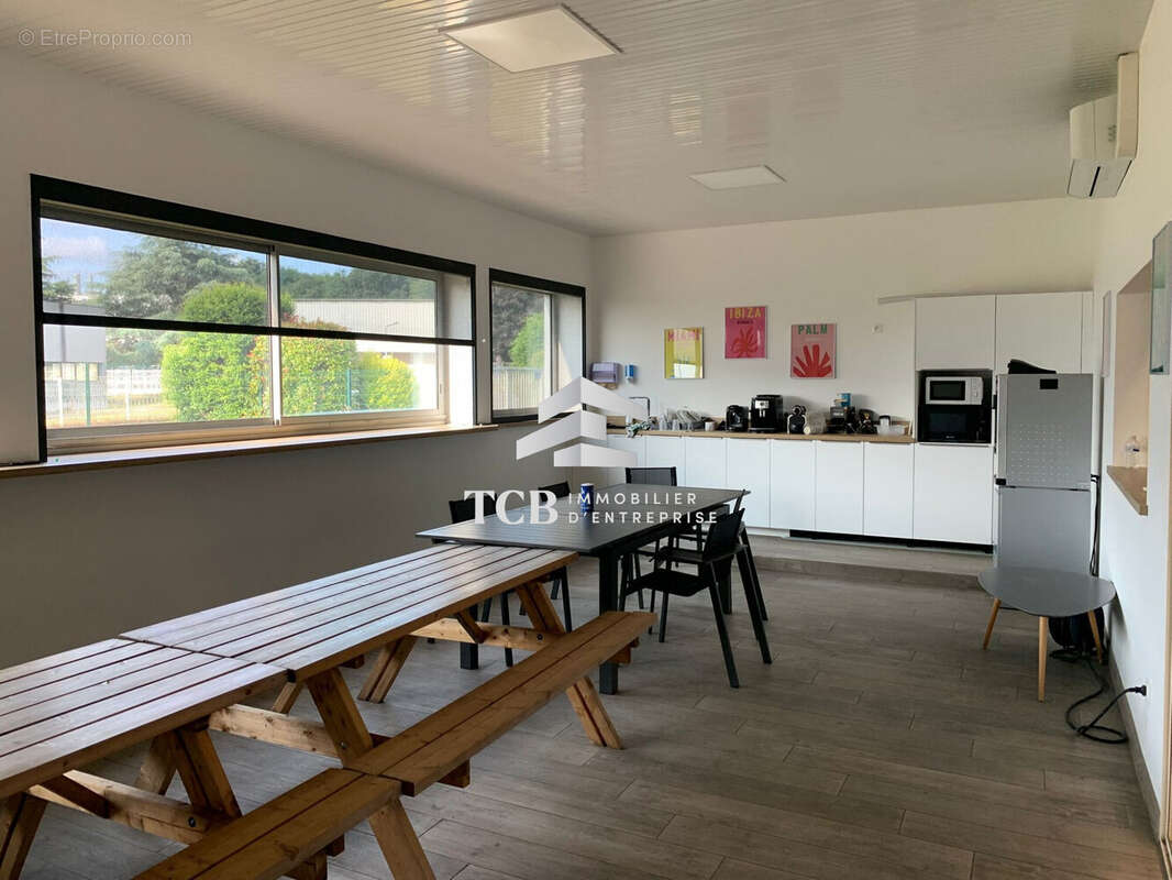 Commerce à SAINTE-LUCE-SUR-LOIRE