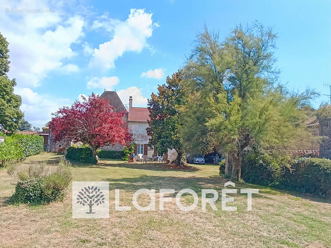 Maison à MAZEROLLES