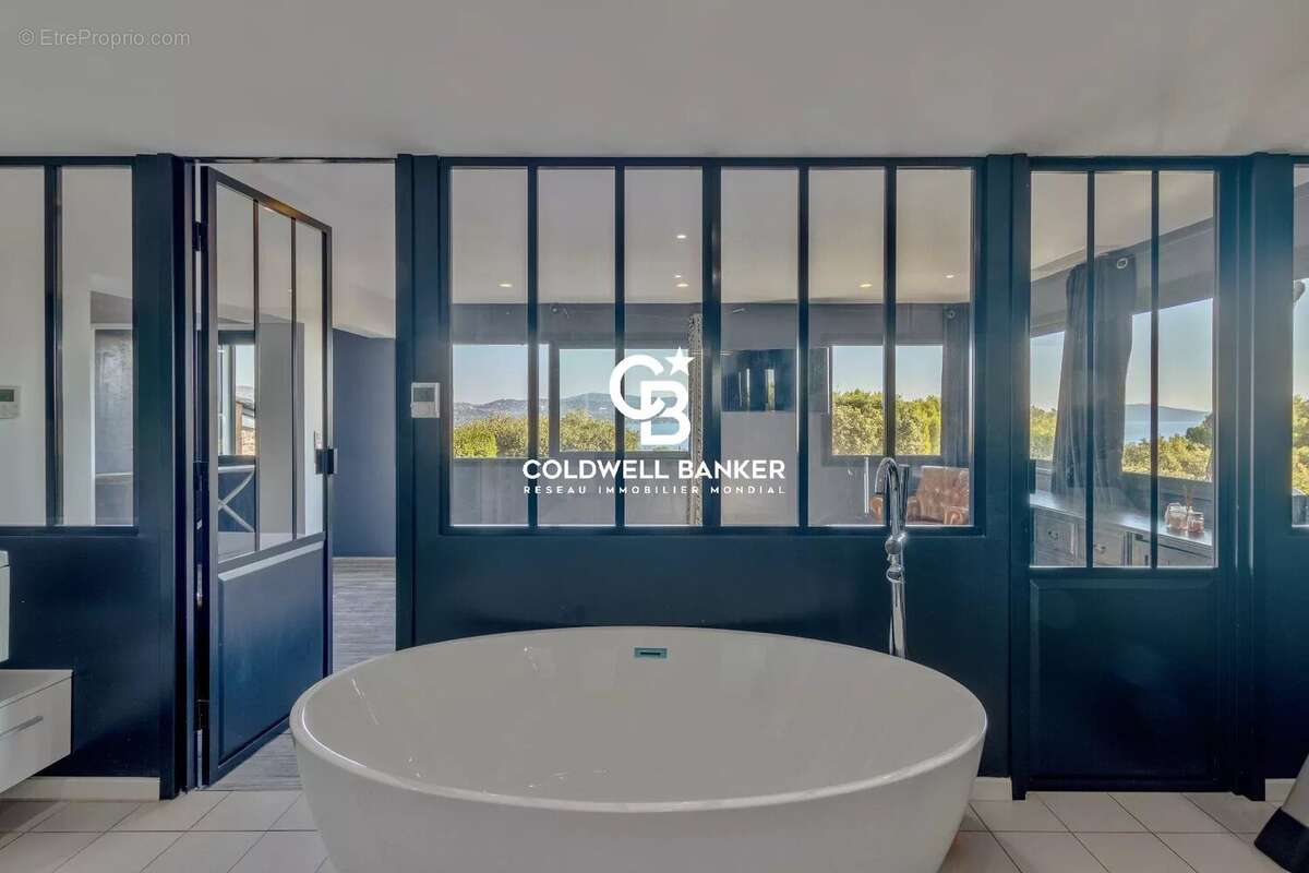 Élégante villa contemporaine avec vue mer à couper le souffle - photo 10