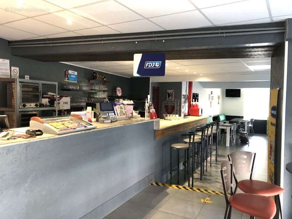 Maison à LA SALLE-DE-VIHIERS