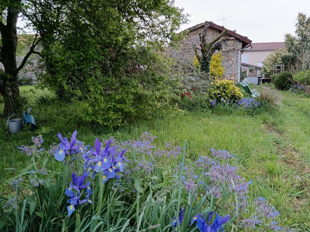 Maison à CEAUX-EN-COUHE