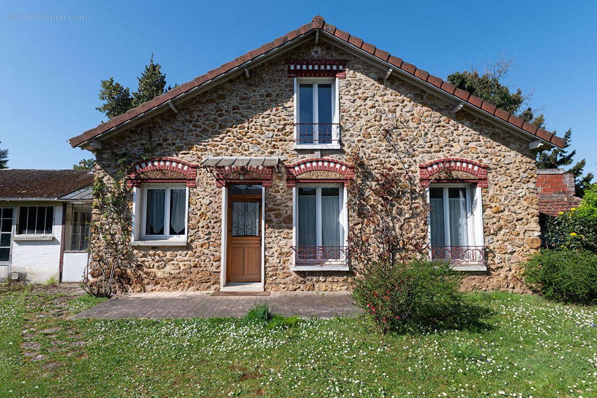Terrain à VAIRES-SUR-MARNE