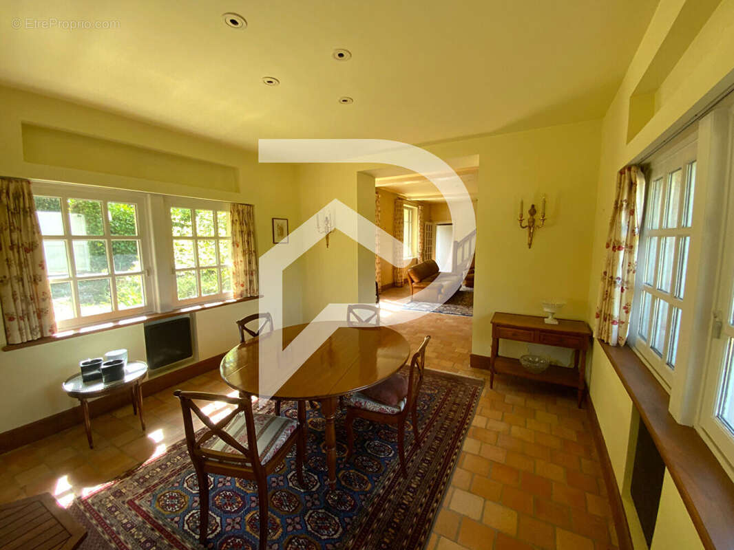 Maison à SAINT-REMY-L&#039;HONORE