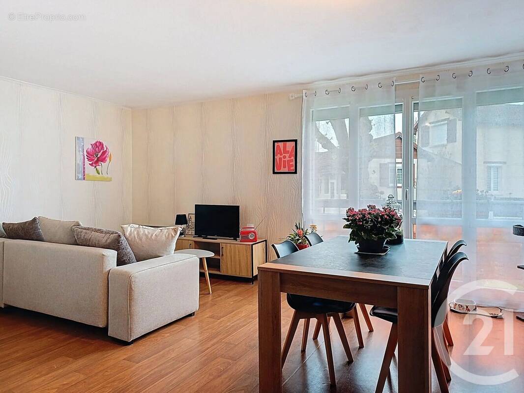 Appartement à SAINTE-SAVINE