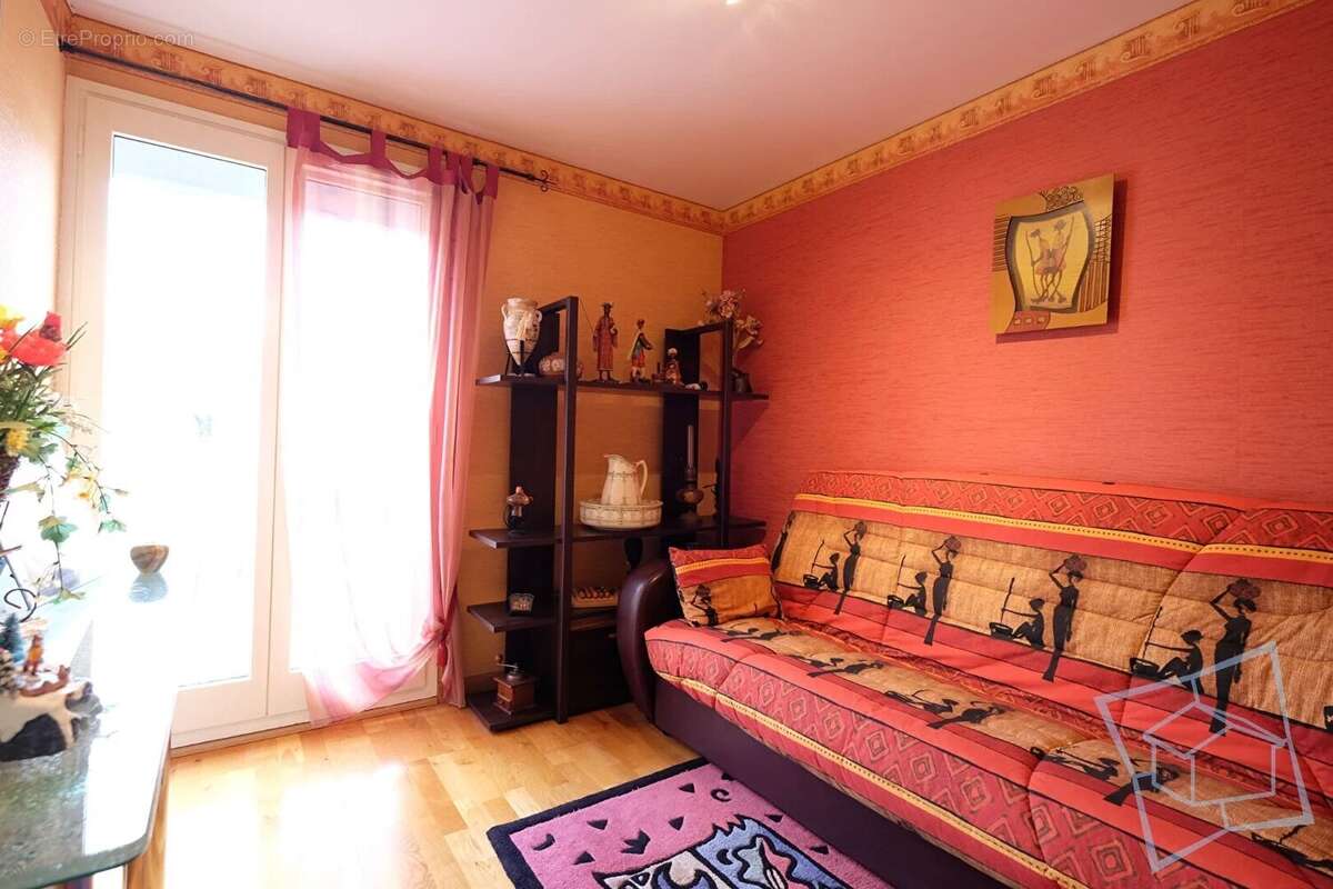 Maison à VOISINS-LE-BRETONNEUX