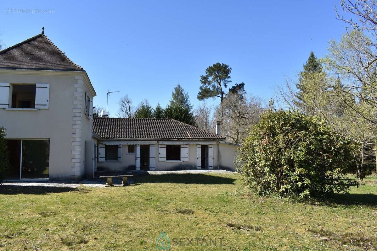 Maison de charme sur terrain de 14000 m2 - photo 15