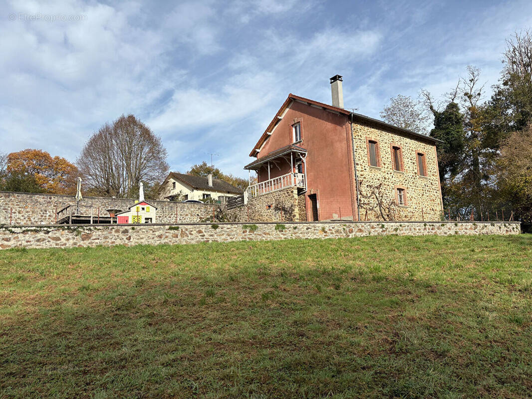 Maison à BUJALEUF