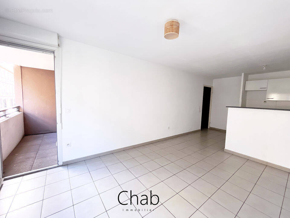 Appartement à MARSEILLE-4E