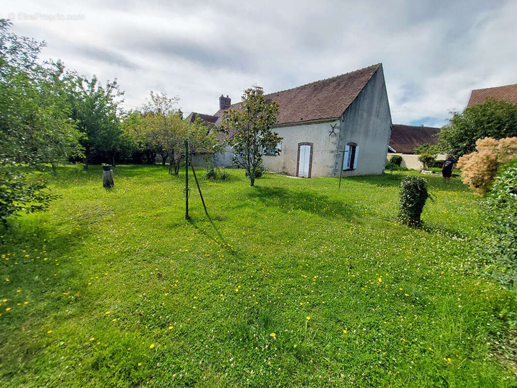 Maison à CHAUMOT