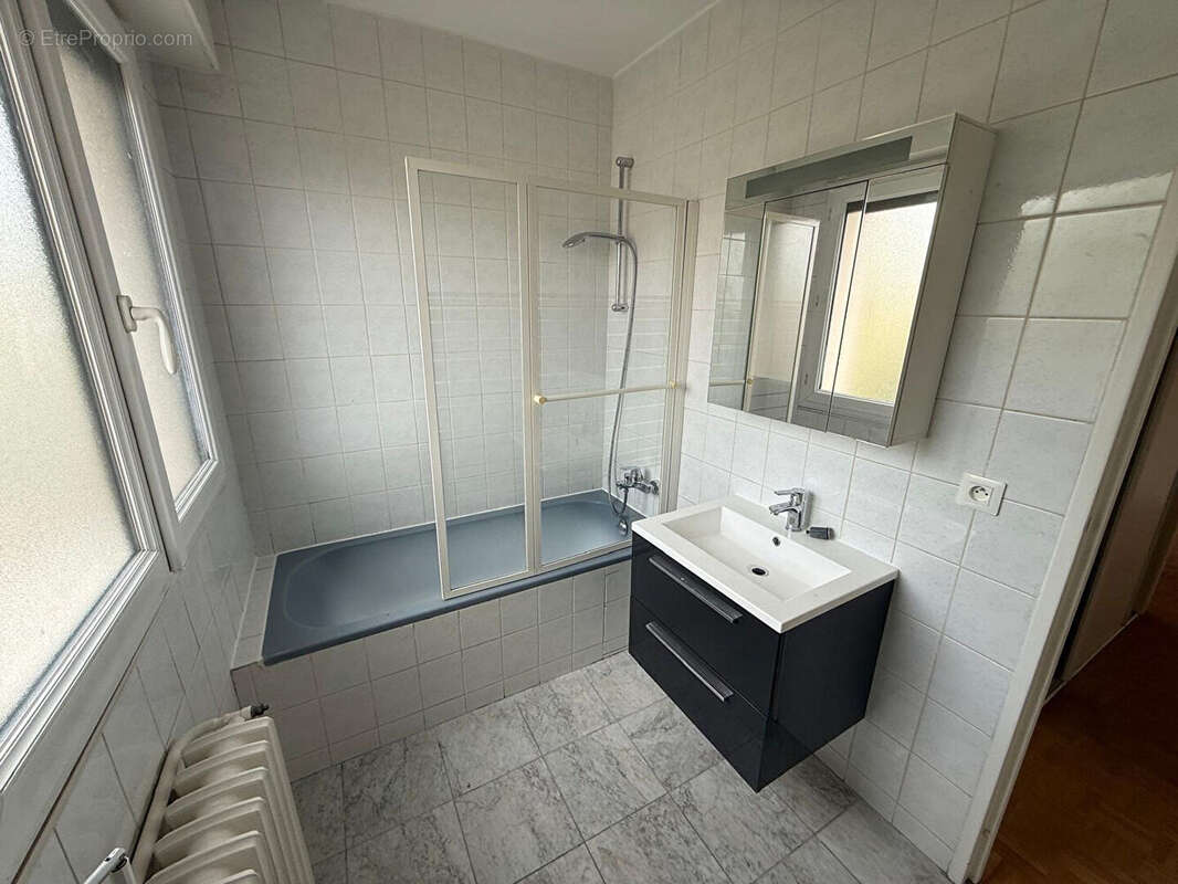 Appartement à SAINT-MAUR-DES-FOSSES