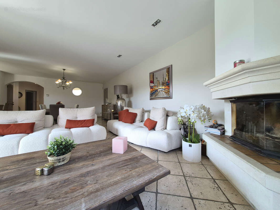 Maison à SAINT-SATURNIN-LES-AVIGNON