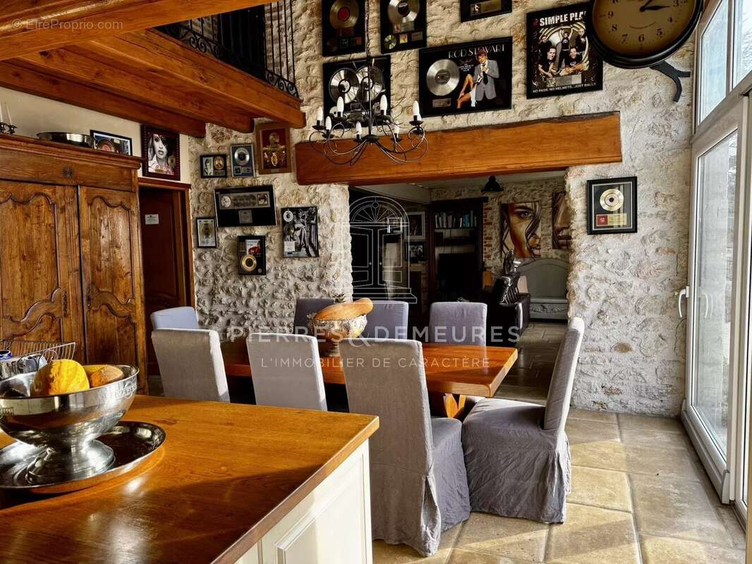 Maison à SAINTE-THORETTE