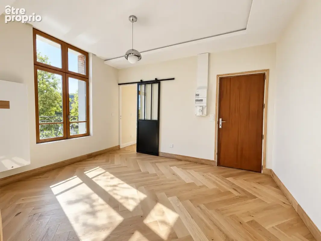 Appartement 2 pieces de charme entierement renové 27m2 + cave + parking - photo 4