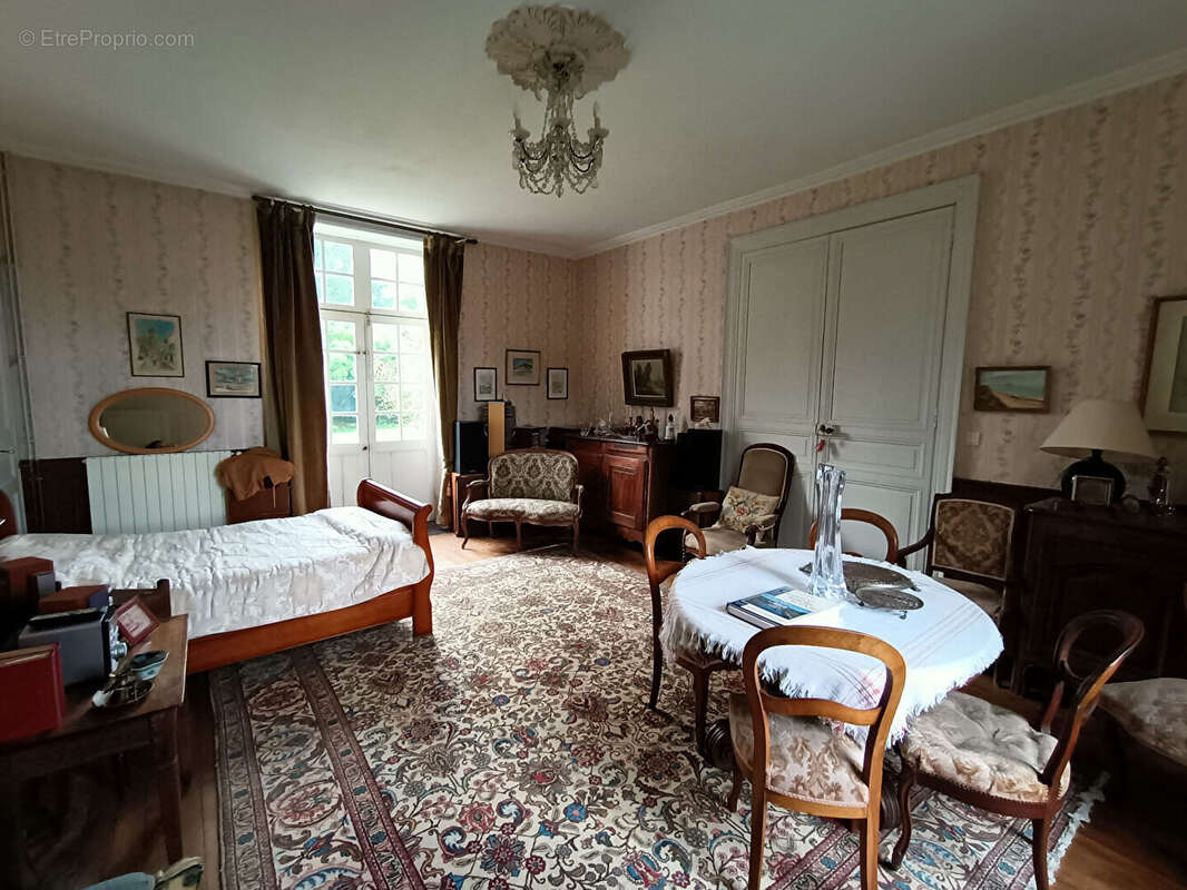 Maison à SAINT-GERMAIN-DE-MARENCENNES