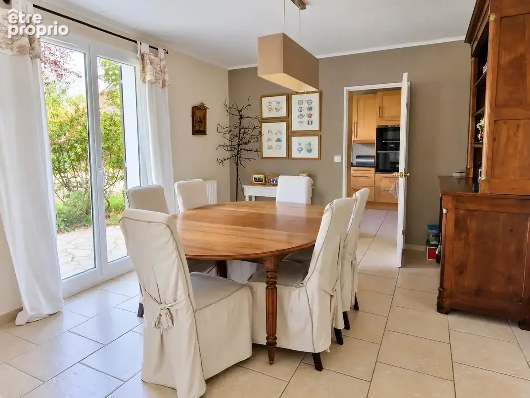 Maison 8 pièces 182 m² à vendre à Voisins-Le-Bretonneux (78960) - photo 4