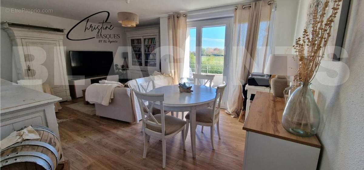 Appartement Verdun salon - Appartement à VERDUN-SUR-GARONNE