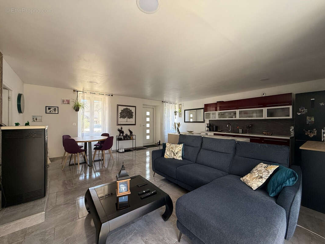 Maison à LES BORDES