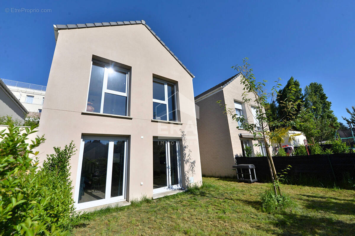 Maison à PONTAULT-COMBAULT