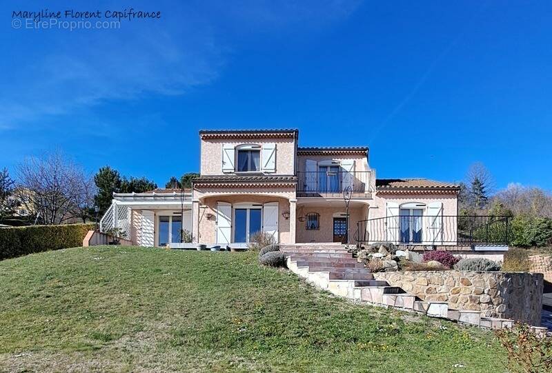 Maison à LA ROCHE-BLANCHE