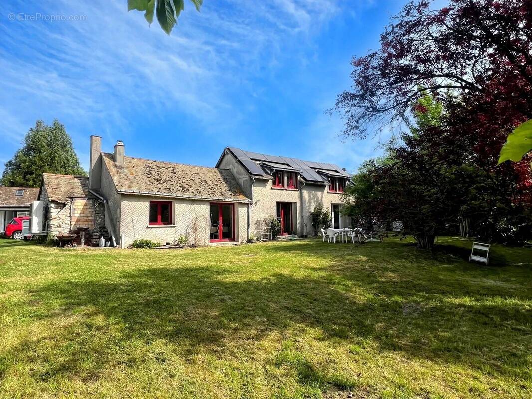 Maison à HOUDAN
