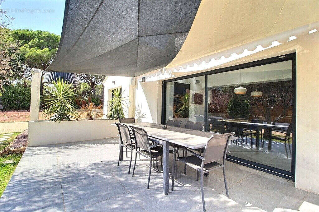 Maison à ROQUEBRUNE-SUR-ARGENS