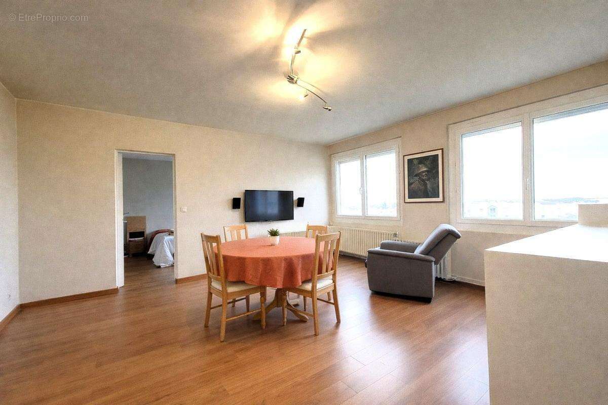 Appartement à CHENOVE