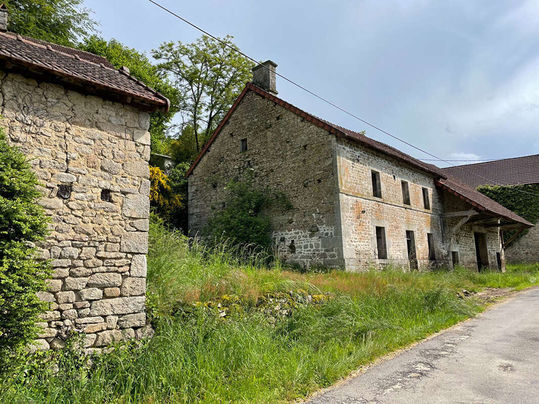 Enorme Potentiel avec cette Longère sur un terrain de 2829m2 Hameau Tranquille - photo 11
