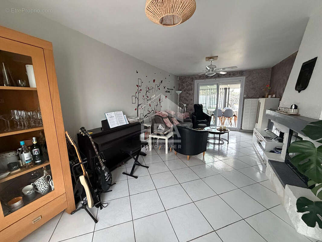 Maison à SAINT-CLAIR-DE-LA-TOUR