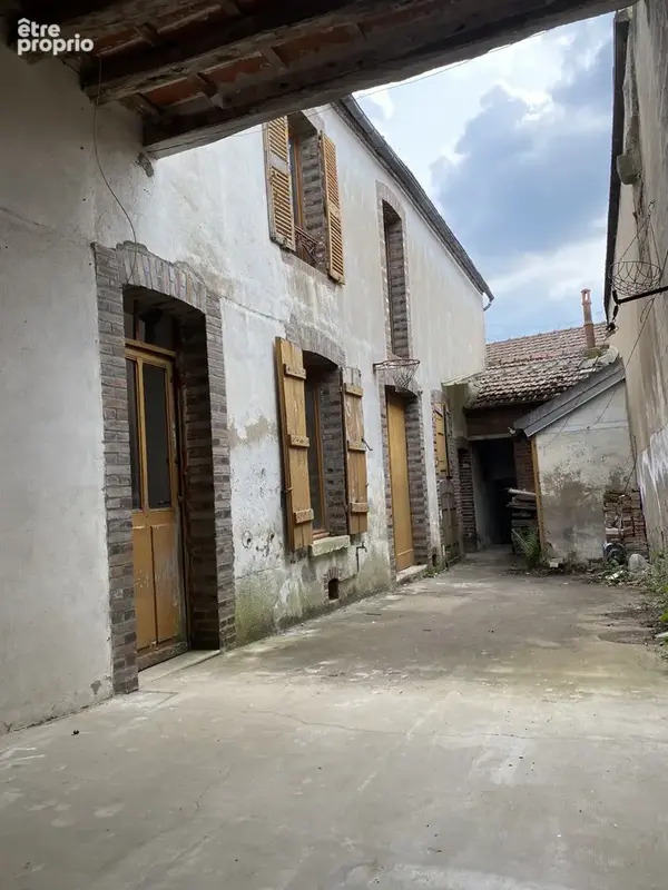 A renover a st julien du sault, avec cour et abri voiture, proche commerces et gare a pied - photo 8
