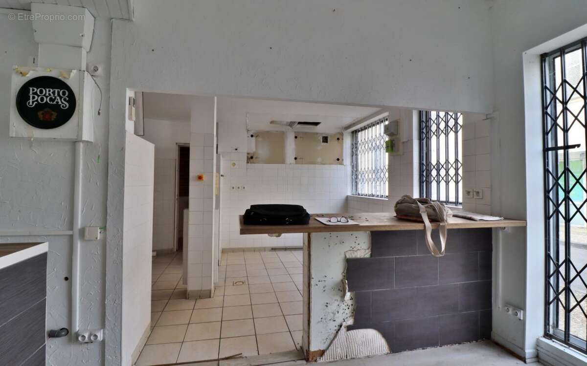 Jonzac centre – Immeuble 145 m² à rénover – Entre Place du Marché et Mairie - photo 19
