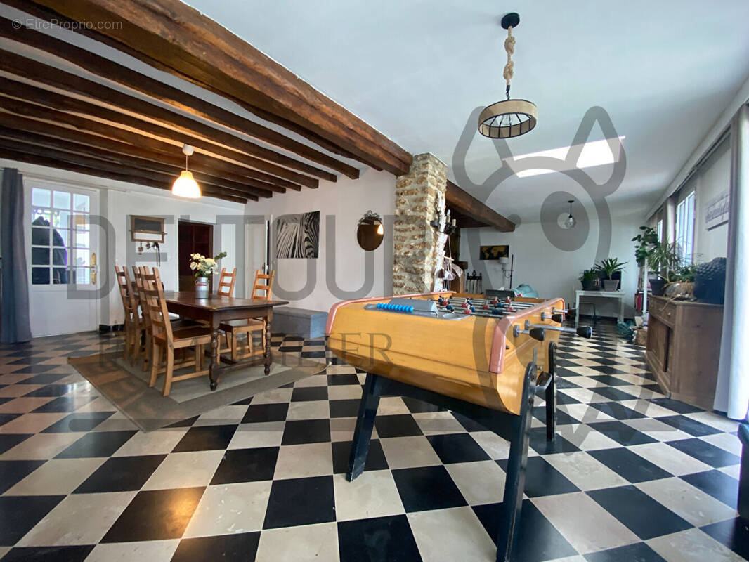 Maison à VILLENEUVE-LE-COMTE