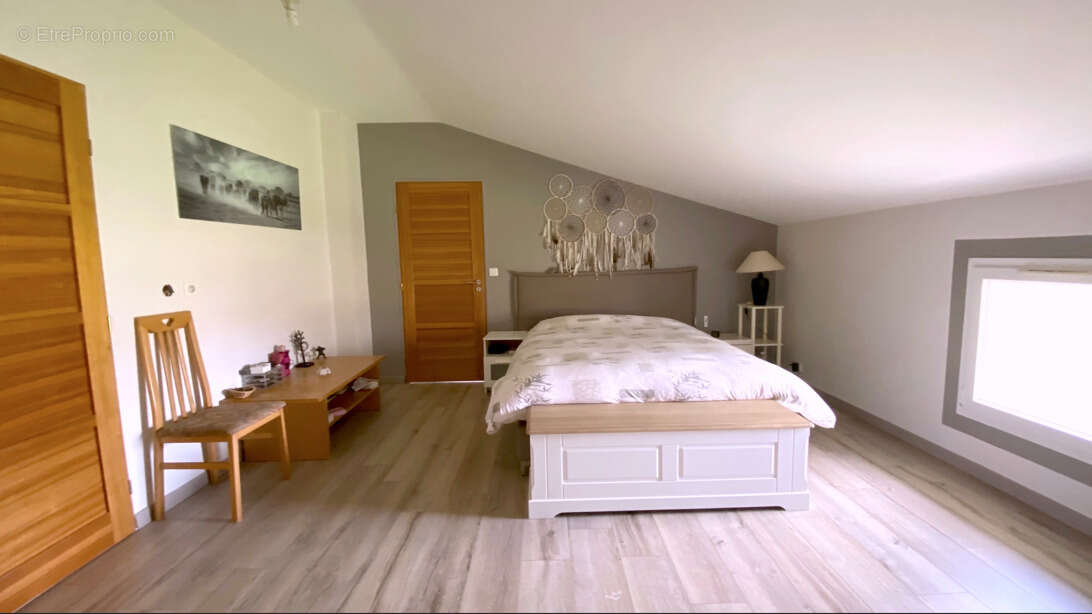 Maison à SAINT-CHRISTOLY-DE-BLAYE