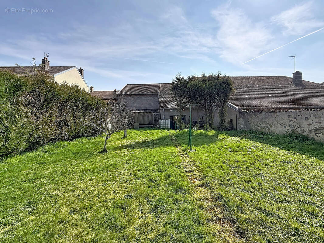 Appartement à JUVAINCOURT