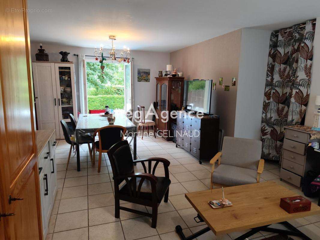 Maison 86 m² à Saintes  - photo 4