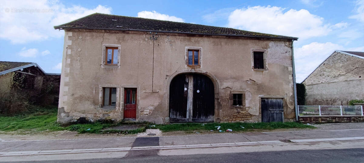 Corps de ferme 200m2  4 pièces et annexe  70300 Baudoncourt - photo 2